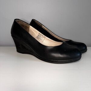 STEPS by HUSH PUPPIES Black Leather Pump Wedge Heel Size 10